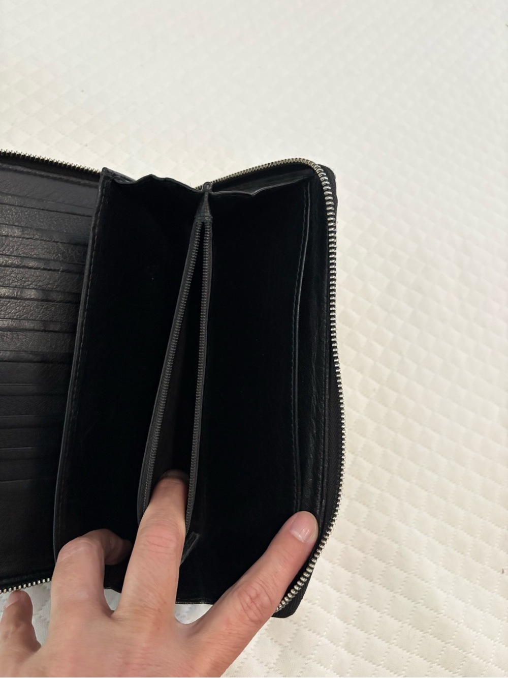 Gucci Black Leather Zip Around Wallet - Picture 8 of 12